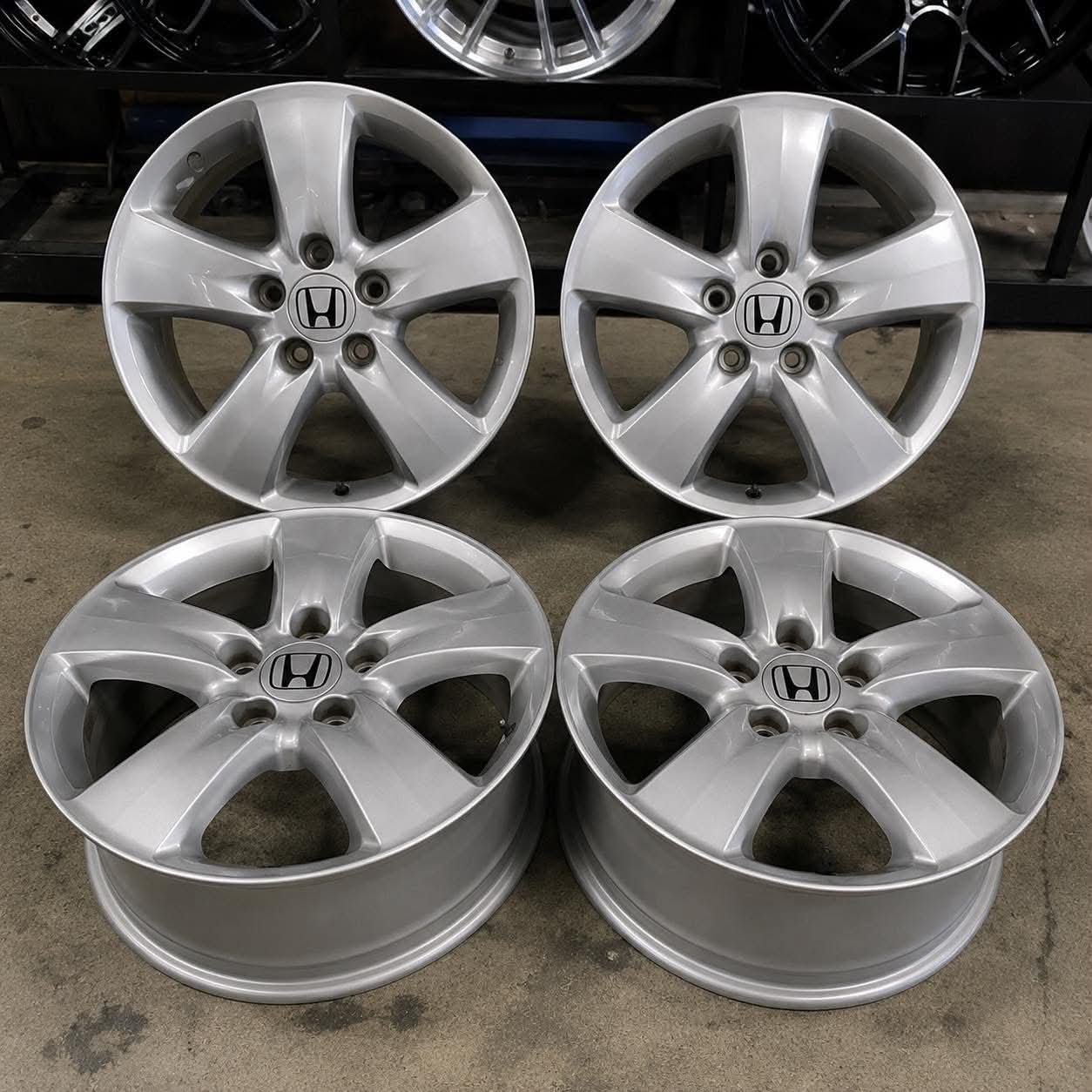 4 mags  225 /65/R17  Honda CRV 2008